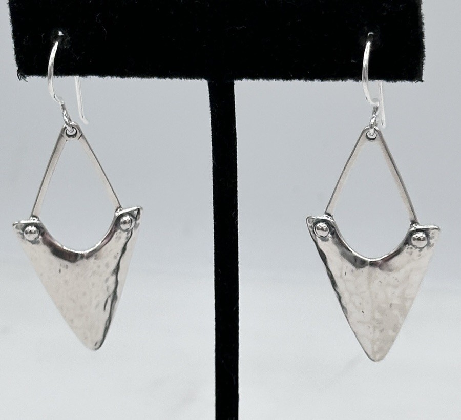 Silpada 925 Sterling Silver Hammered Arrowhead Shield Drop Earrings Thailan