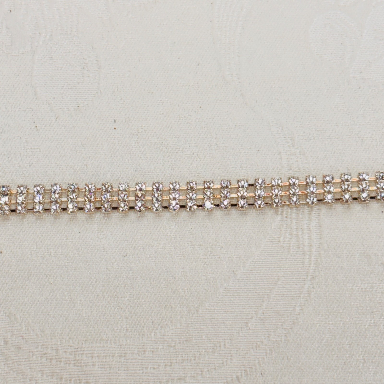 BRACELET vintage rhinestone triple row silvertone metal fold over clasp 7 1/2″ c
