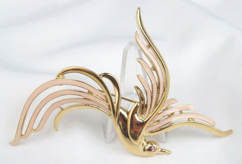 Vintage Signed Trifari Gold Bird of Paradise Pink Enamel Jeweled Eye Brooch Pin