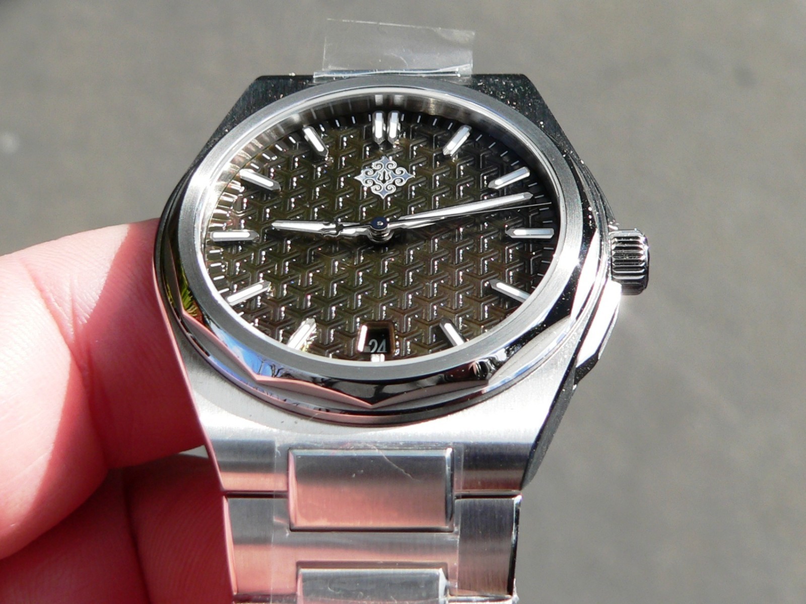 New IXDAO Warrior watch, mother of pearl dial, Miyota 9015 automatic, sapphire