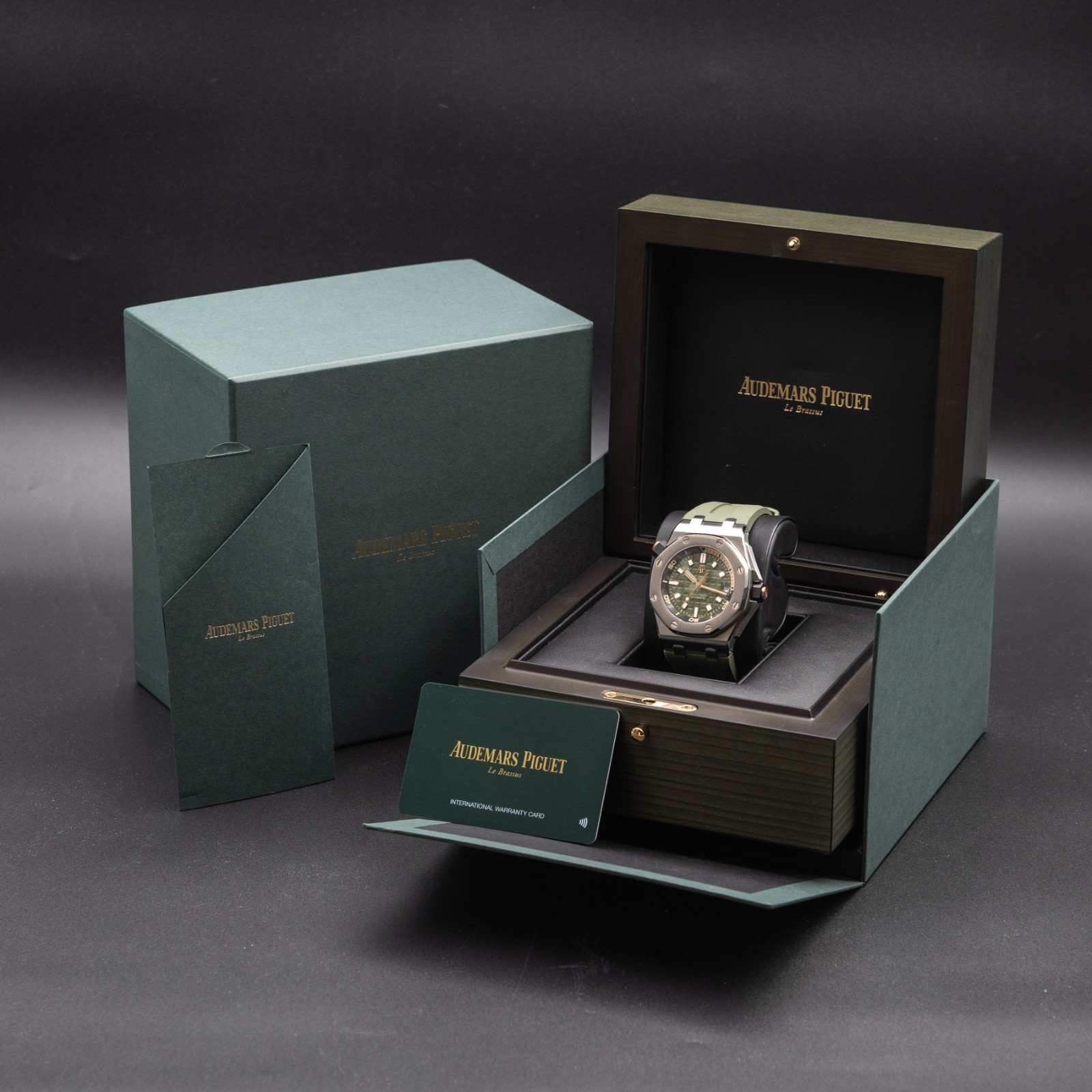 Audemars Piguet Royal Oak Offshore Diver Steel Green 42mm 15720ST Full Set
