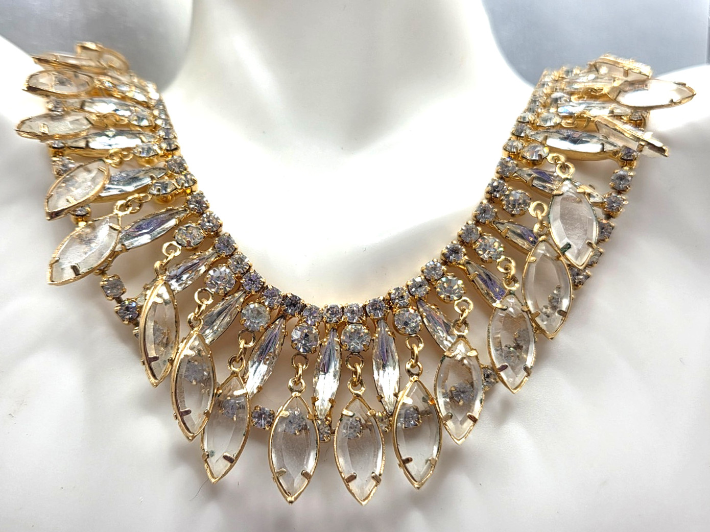 Vintage Juliana White Dangle Bezel Crystal Rhinestone Gold tone Necklace 15″