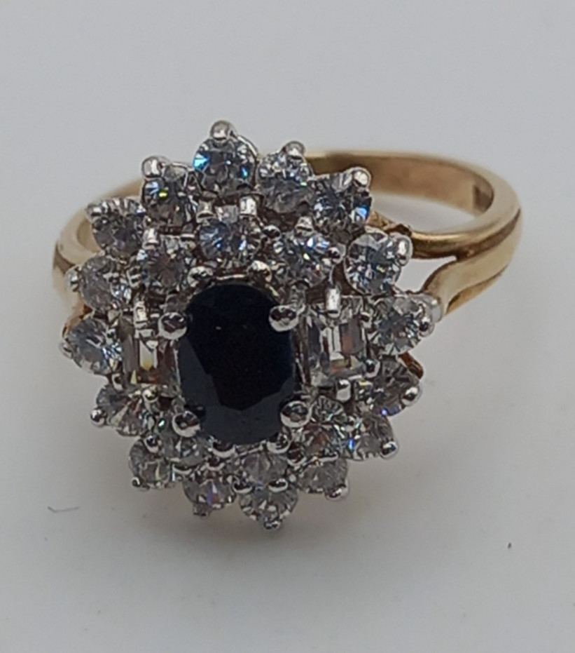 9ct Gold Lab CZ & Sapphire Cluster ring 3.3 grams size K