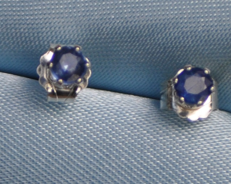 4.0MM ROUND NATURAL BLUE SAPPHIRE STUDS IN STERLING SILVER