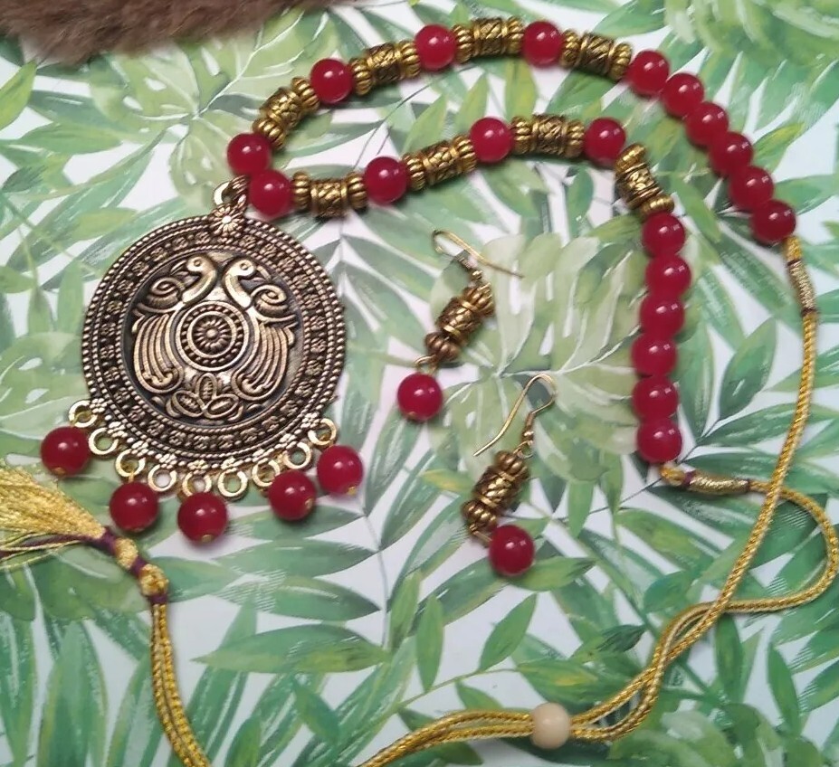 Red Agate Gemstone GANESH Necklace AND Earrings (Bird Motif) Beaded, Gold Tone!