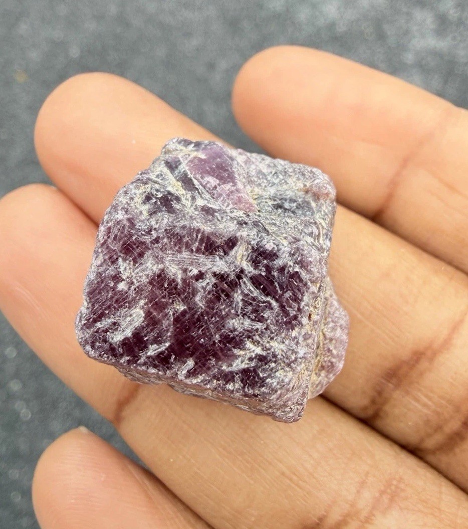 105 Ct Natural Sapphire Corundum