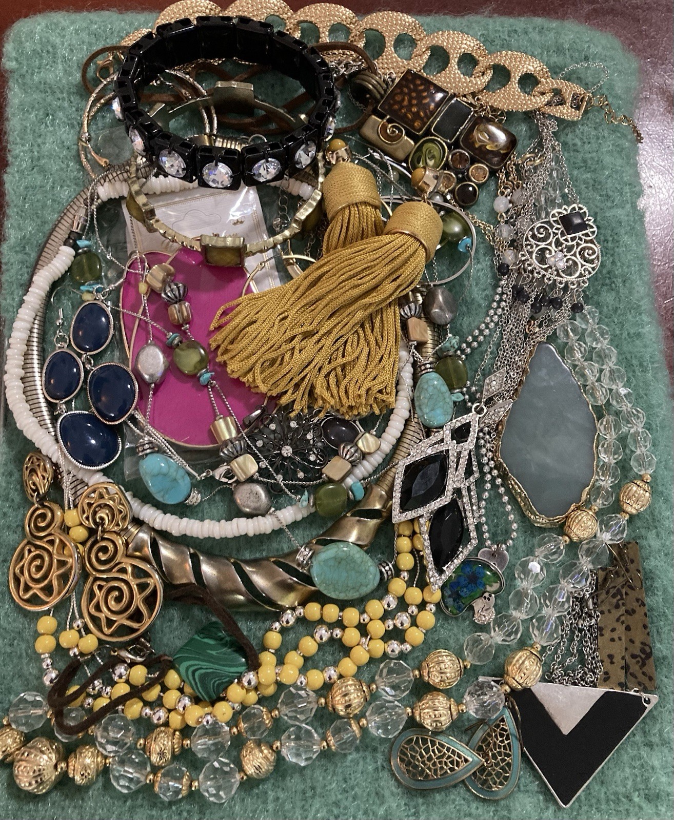 Misc Unbranded Costume Jewelry Lot Bling Faux Stone Enamel Wear Or 4 CRAFT A23C