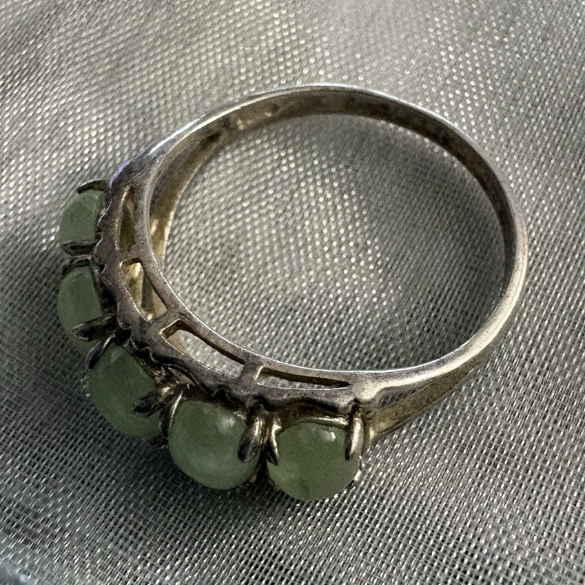Sterling silver Ring 5 Oval Light Green Jade stones Size 7