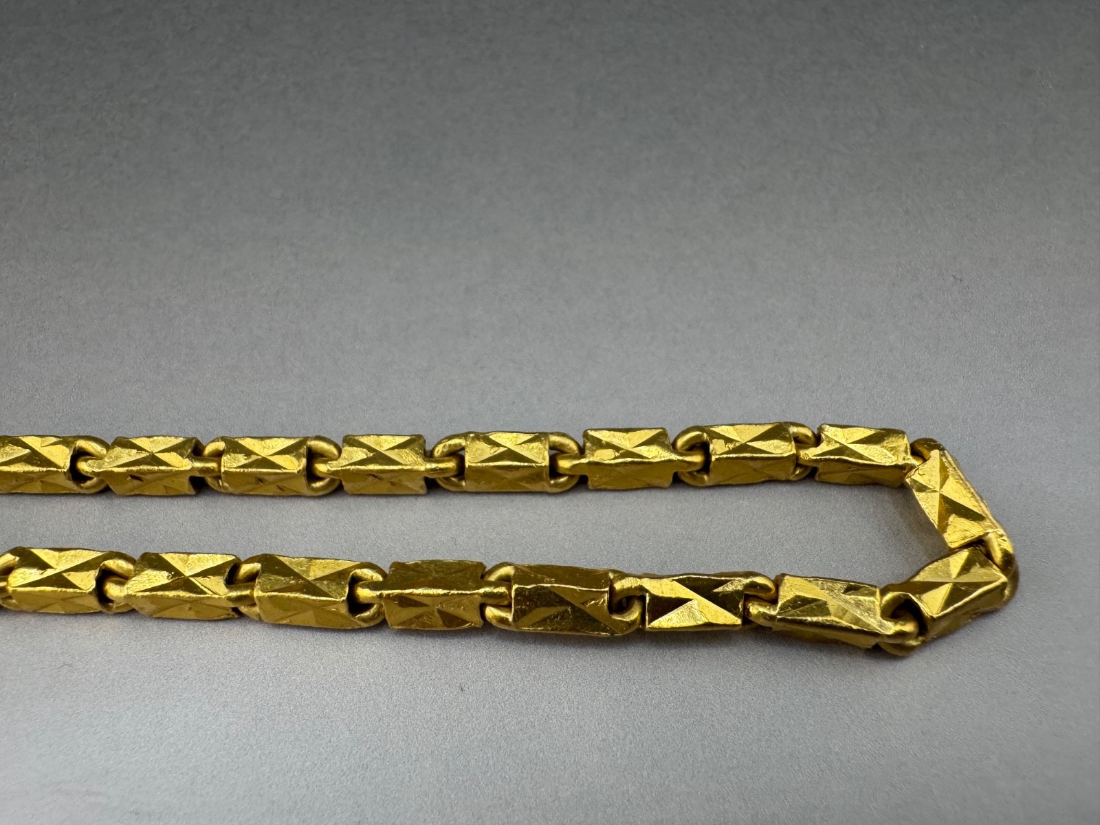 22-23 Karat Gold Baht Chain 20″ Long 40mm Thick Links Diamond Cut 63.8 grams