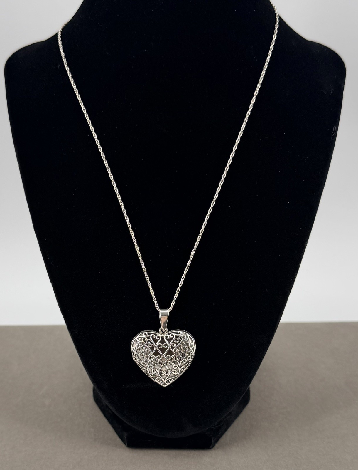 Vintage 925 Sterling Silver Filigree Heart Locket Necklace 30mm 18″ Chain 13.1g
