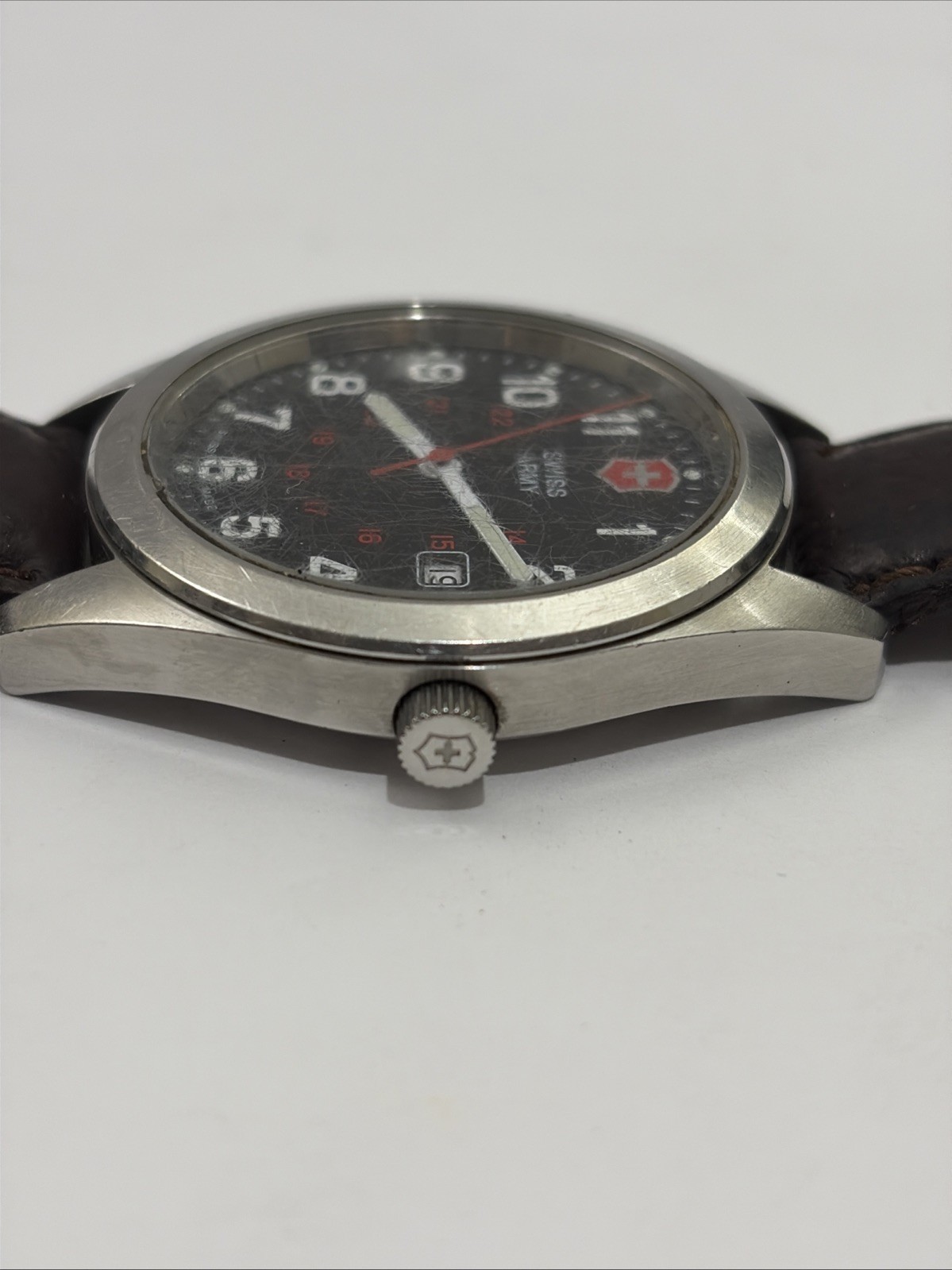 VICTORINOX SWISS ARMY GARRISON MEN’S WATCH 40 MM W/ NEW BATTERY!