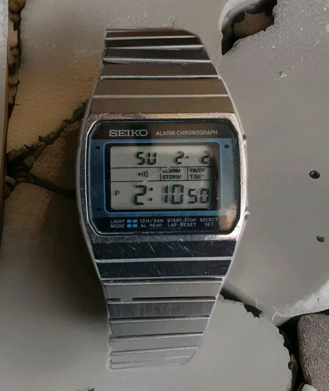 SEIKO QUARTZ A939-5010 ALARM CHRONO DIGITAL LCD DISPLAY VINTAGE.