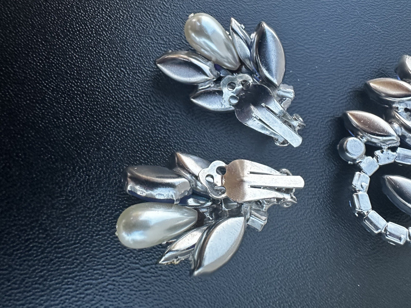 Vintage Juliana D&E Rhinestone Crystal Brooch And Clip On Set Ref 2361