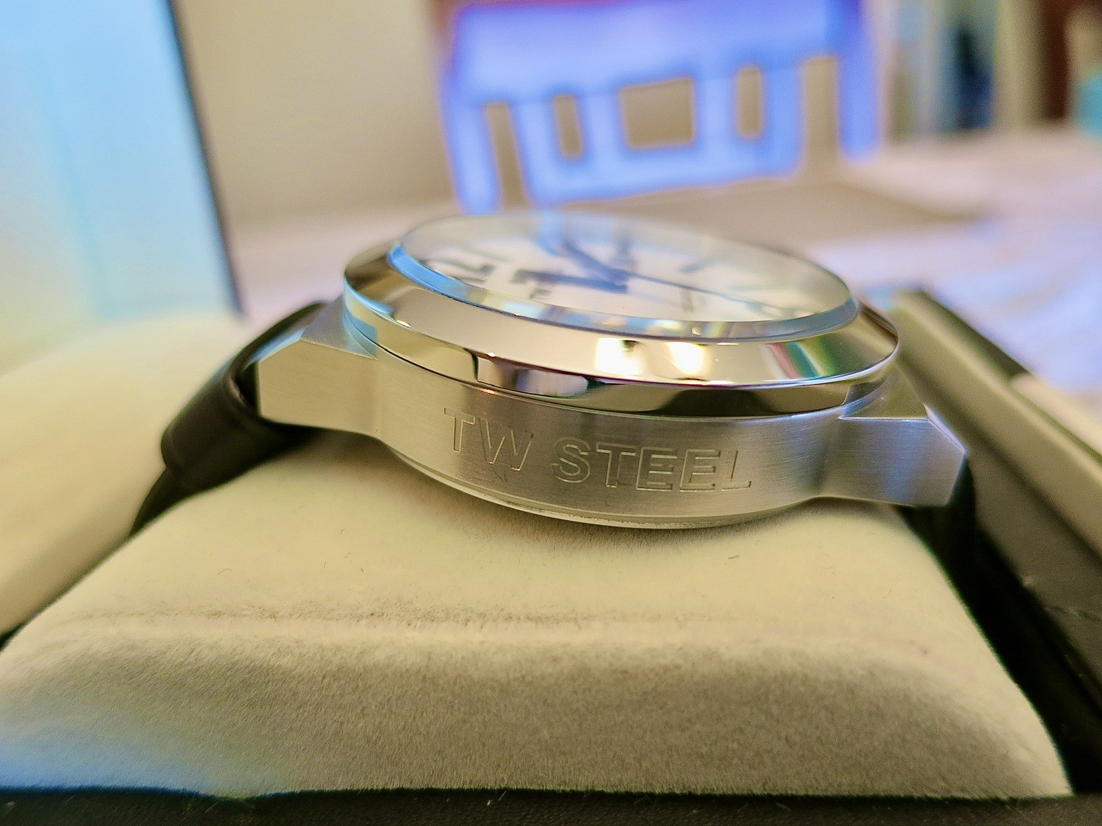 Mint! TW Steel CE1005 Unisex Oversized Watch 45mm New