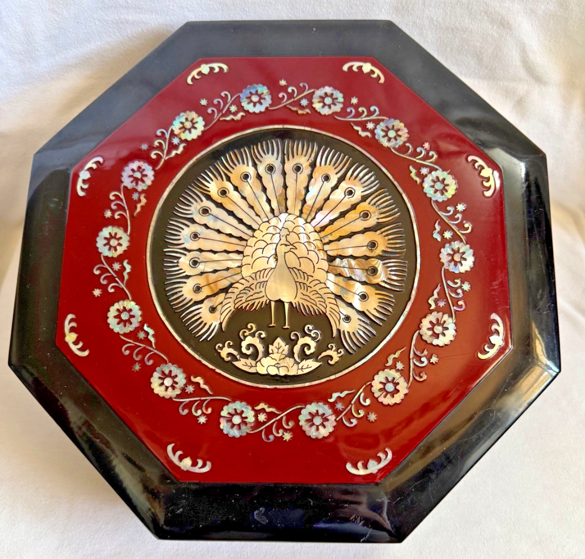 Korea Lacquer Mother-of-Pearl Inlaid Octagon Wedding/Keepsake/Jewelry/Candy Box