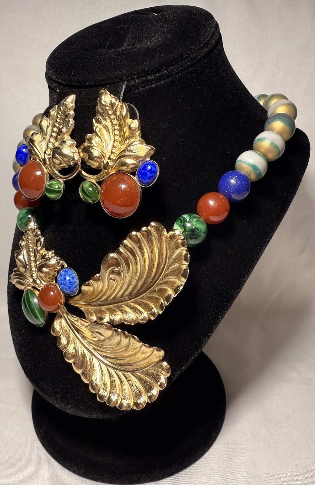 Vintage Mid-20th Century Gold-Toned Leaf & Stones Necklace & Earrings Set