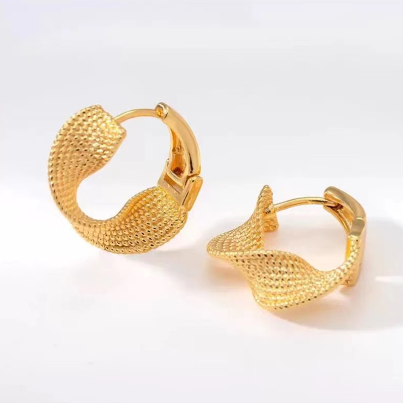 Golden Fashion Metal Irregular Earrings for Women Copper Jewelry Gift