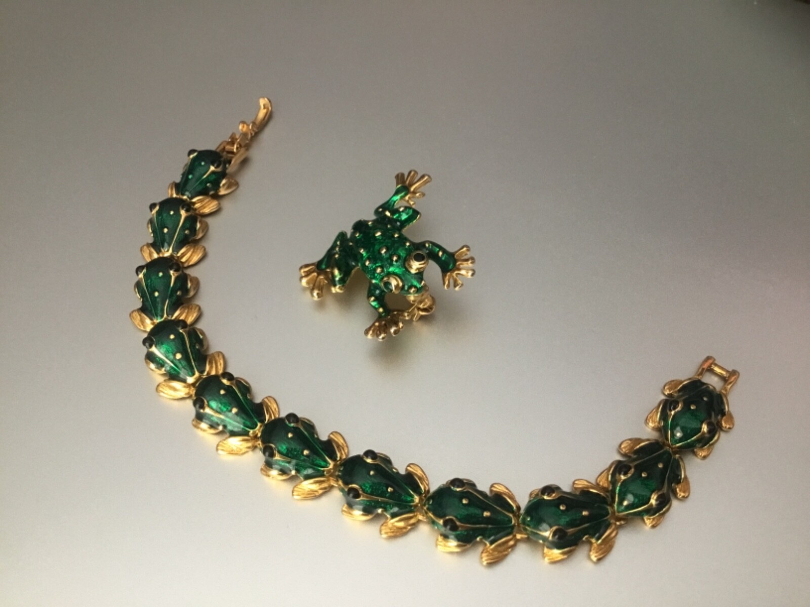 Frog Bracelet & Pin Set Gold Tone Emerald Green Enamel Fold Over Clasp