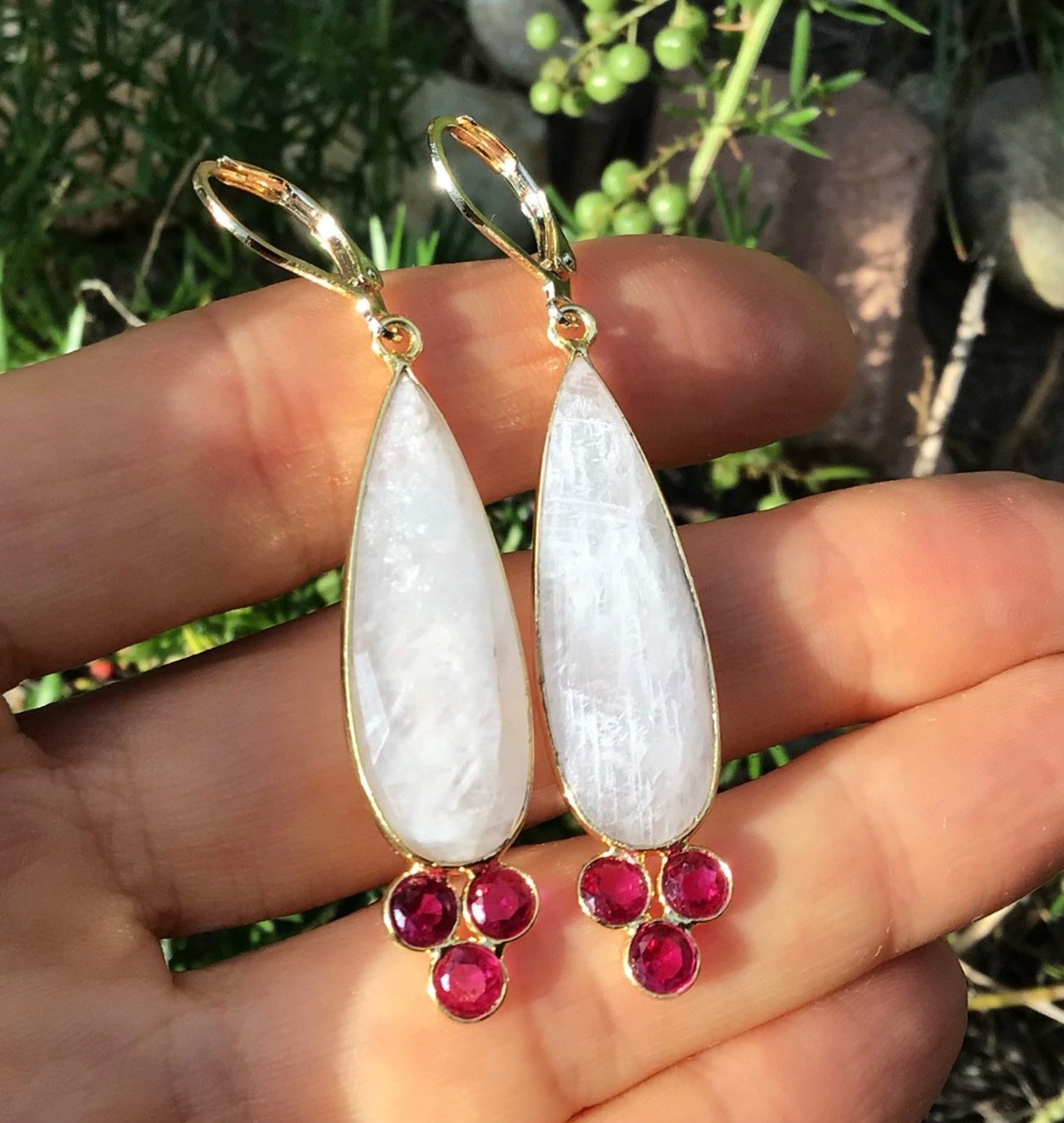 $270 MOONSTONE SUNDANCE CHARM ARTISAN JEWELRY EARRINGS