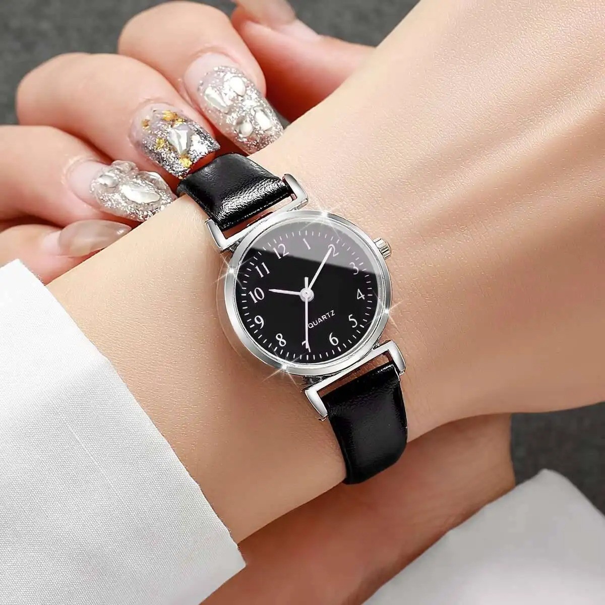 1pc Of Fashion Small Dial Women Watches Casual Leather Band Quartz Watch
