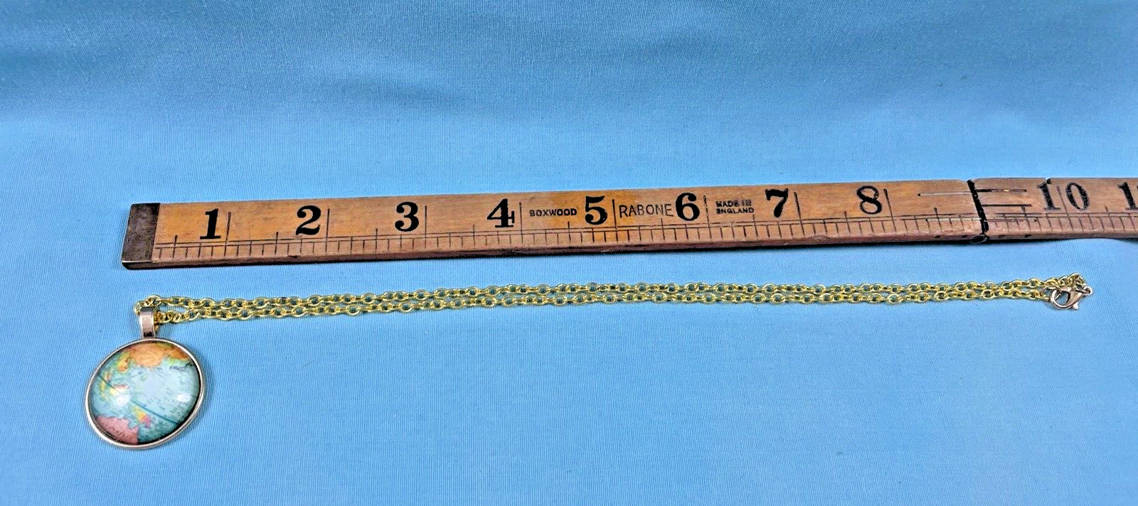 Globe Map Circle Sweater Pendant Necklace 20″ Gold Chain NIP