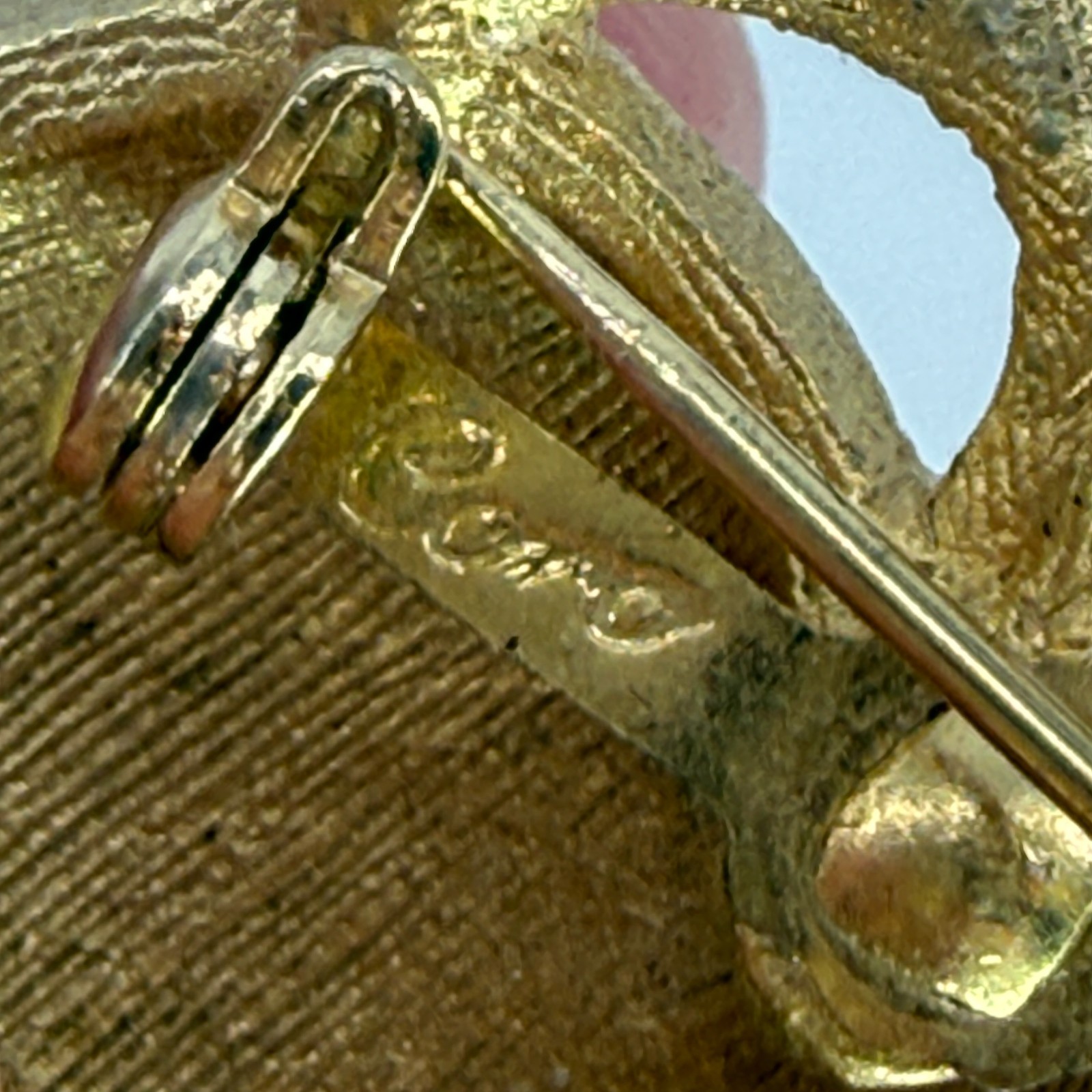 Coro Signed Apple Vintage Brooch Pin Gold Tone C61a 1.3″ L x 1″ width
