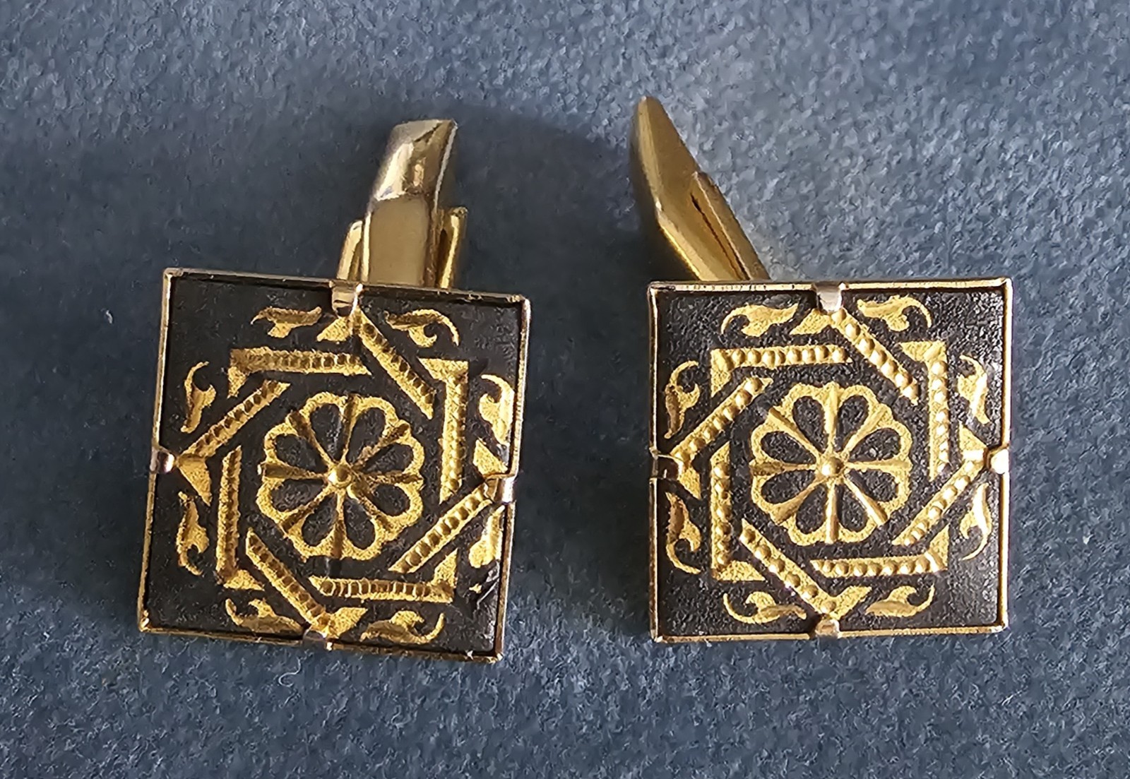 Vintage Square Black & Gold Damascene Cufflinks Mid 20th Century