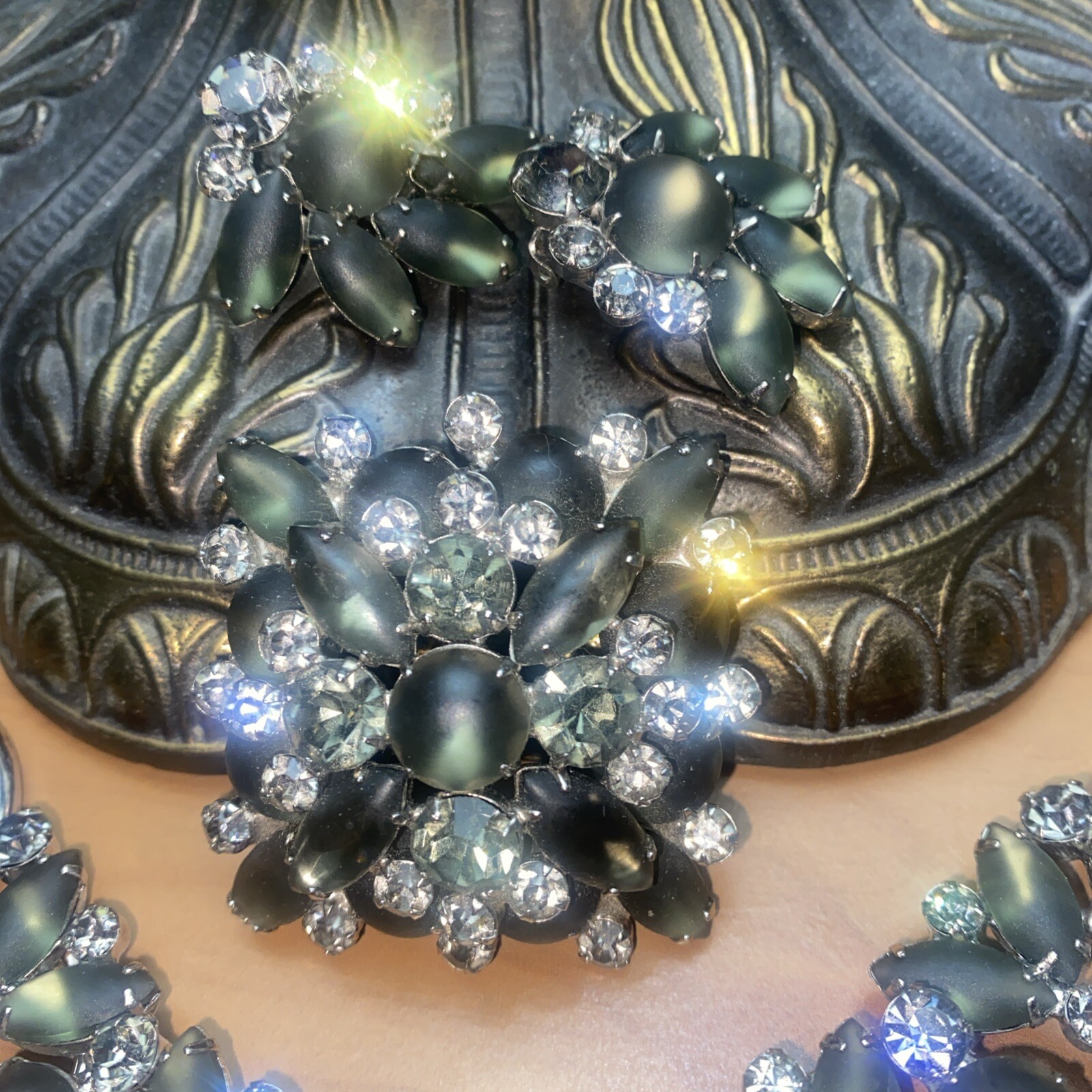 Vintage Juliana D&E Smokey Girve Rhinestone Bracelet Brooch Earring Set Parure