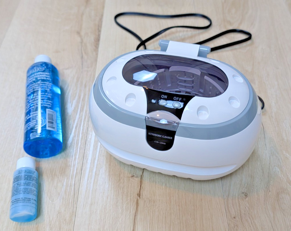 Magnasonic CD-2800 Ultrasonic Jewelry & Eyeglass Cleaner White Gray + Fluid