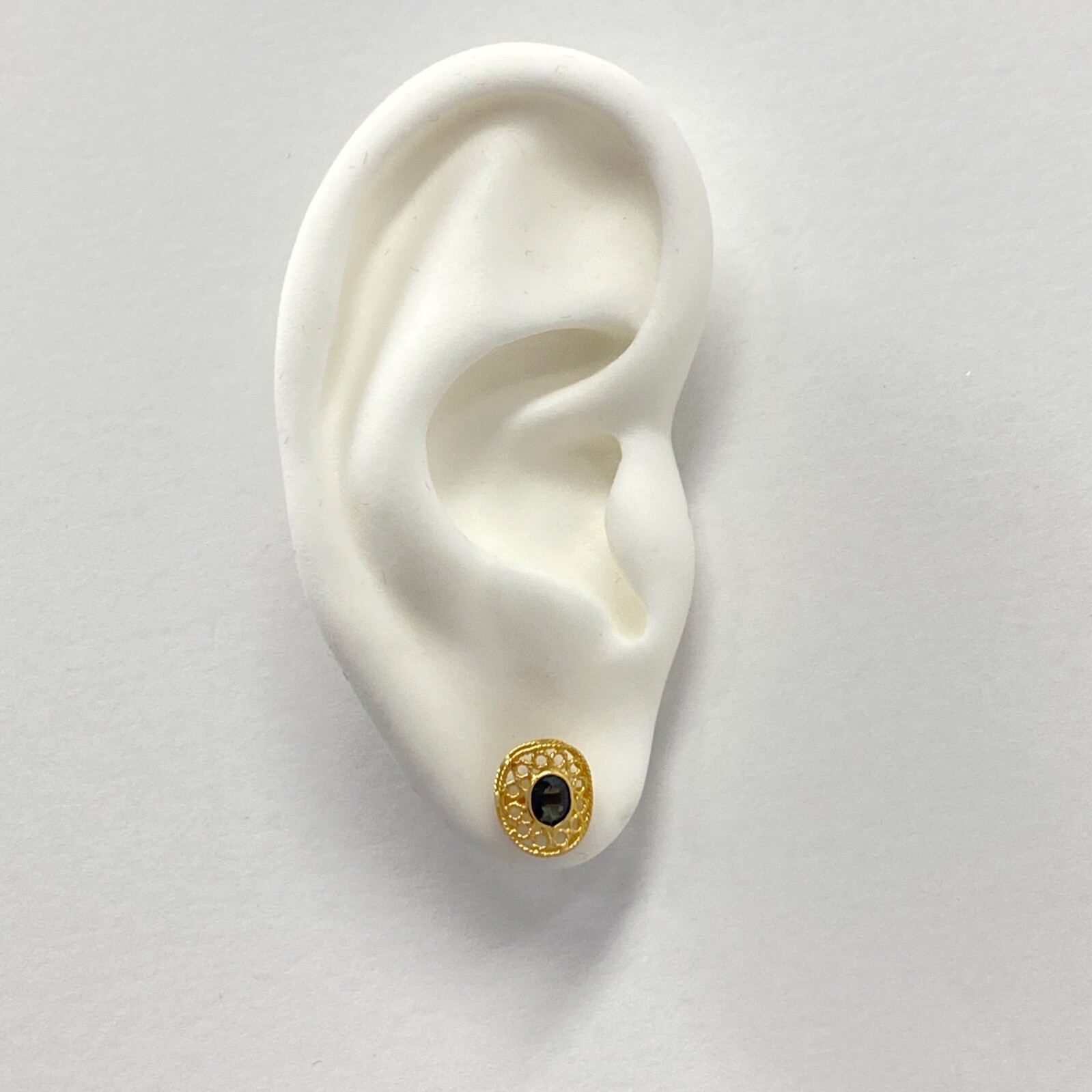 Pretty Openwork 18 Karat Gold & Oval Sapphire Stud Earrings, 1.4 Grams