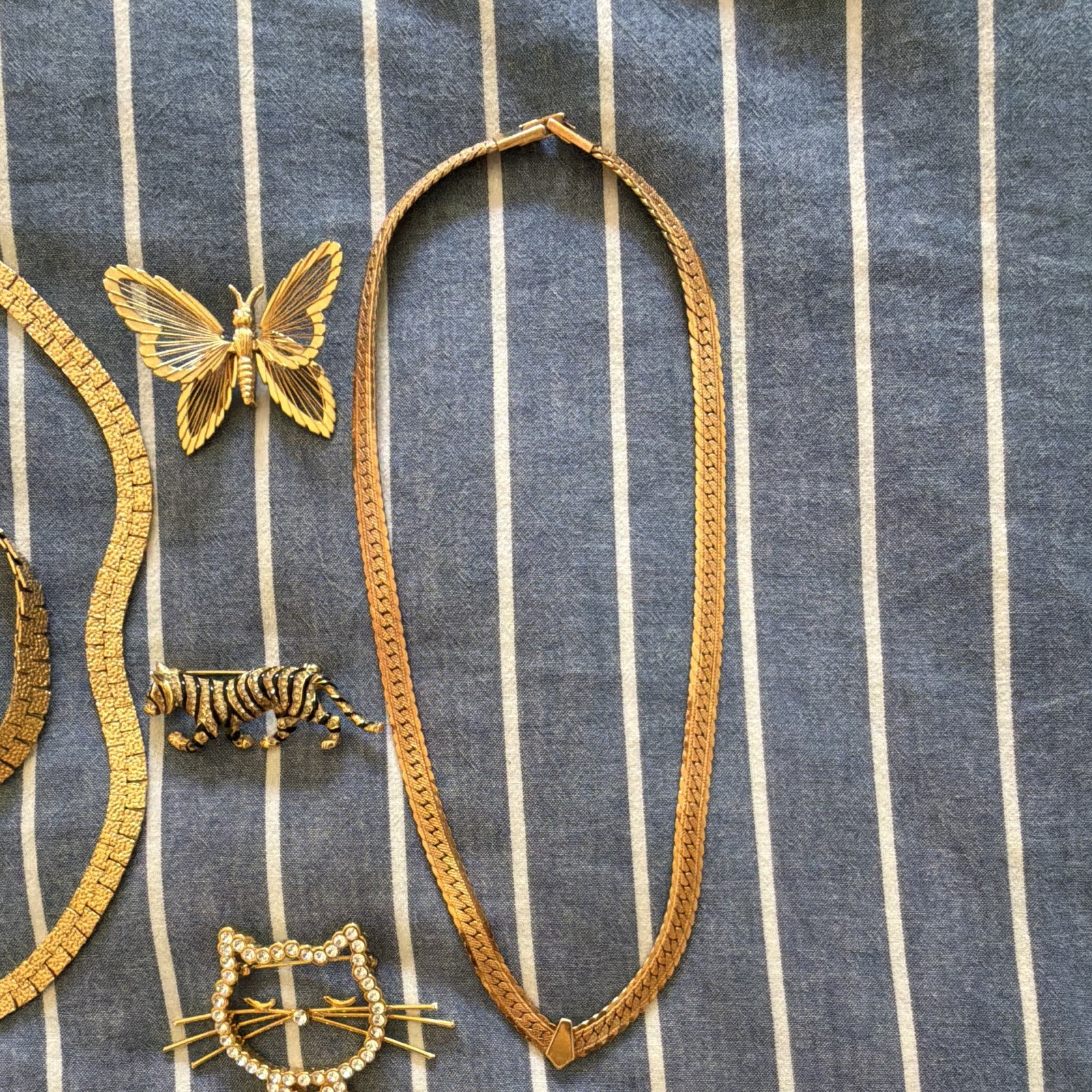 Gold Tone Costume Jewelry Mixed Lot 6pc Necklace Bracelet Brooch