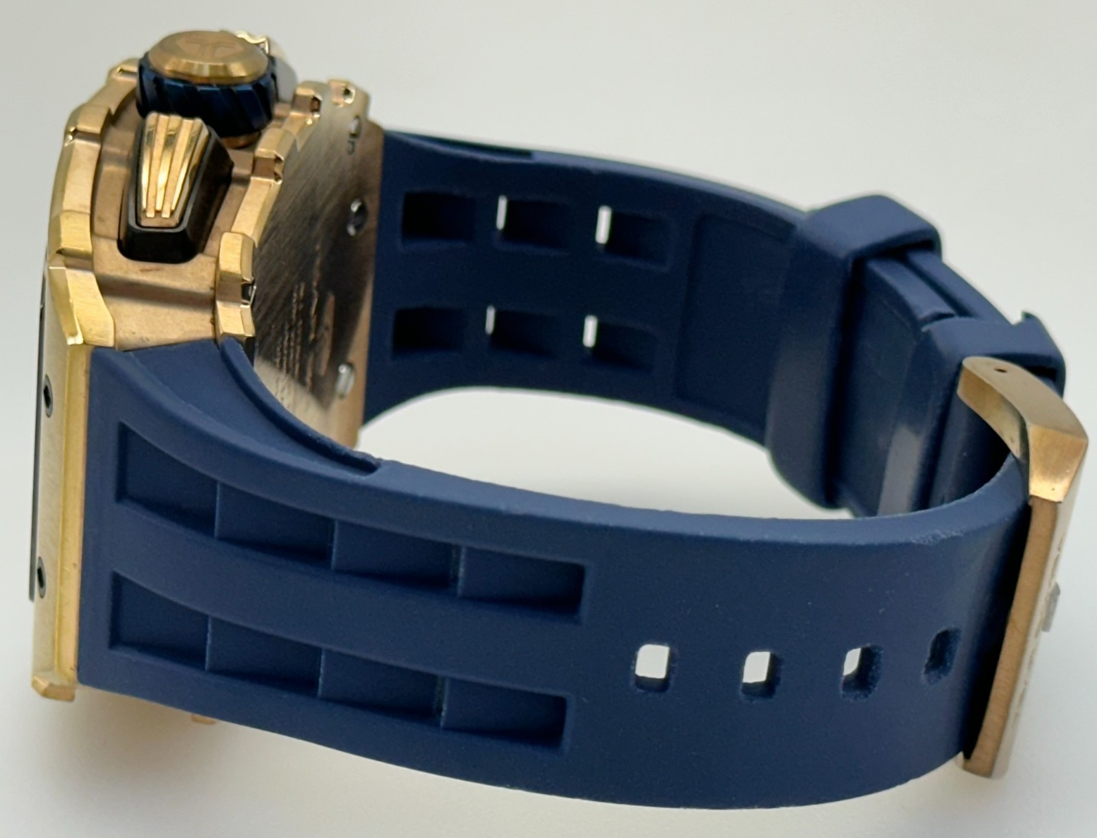 TSAR BOMBA TB8204Q Men’s Watch Blue Band #178