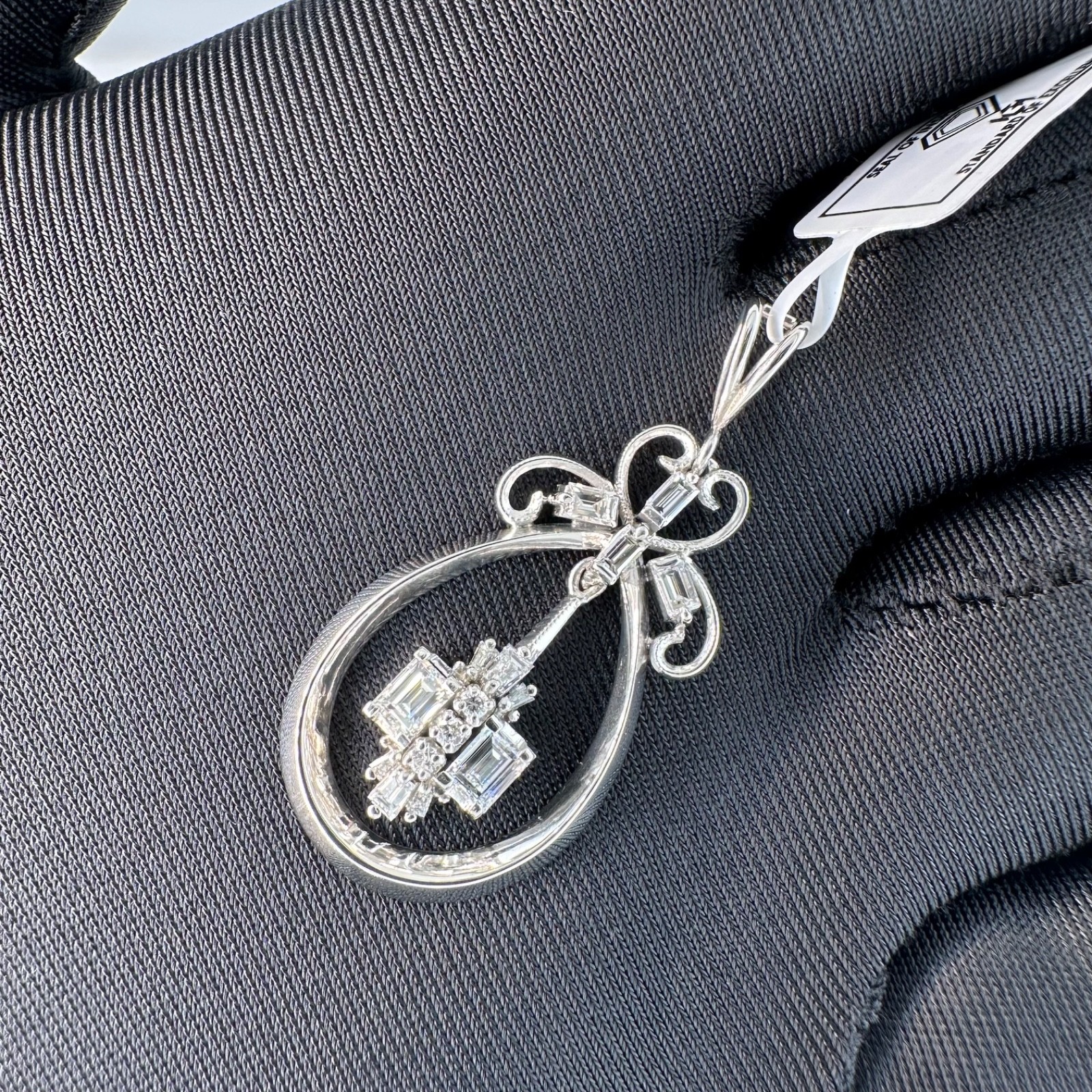 1.00 est tcw Natural Diamond & Platinum Pendant IGI Report # 20J2282026