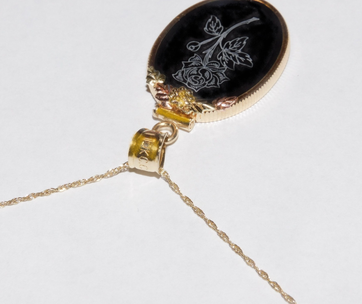Black Hills Gold 10k Rose Onyx Bezel Pendant Necklace