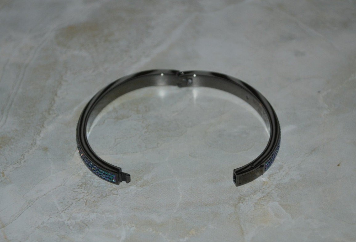 Henri Bendel Iridescent Rocks Skinny Bangle – Size Petite
