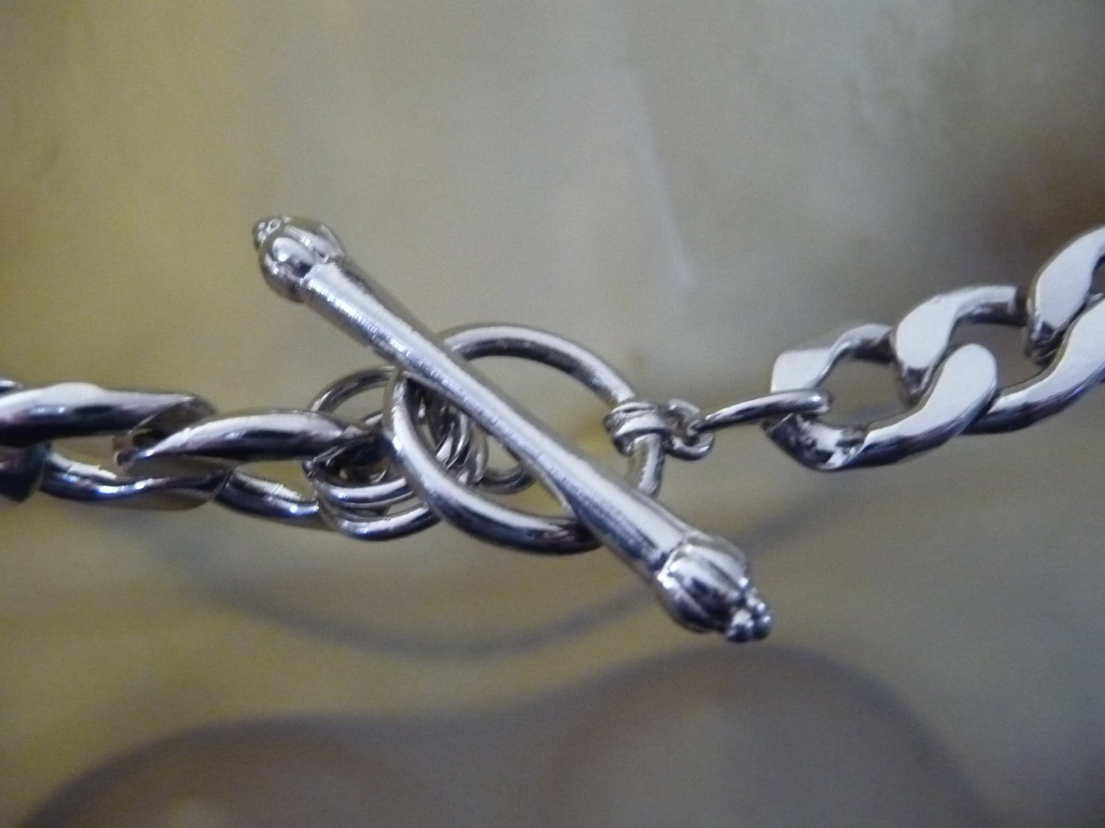 HEAVY SILVER TONE LINK CHAIN 9” L X 1/2” W NECKLACE #32/30-B