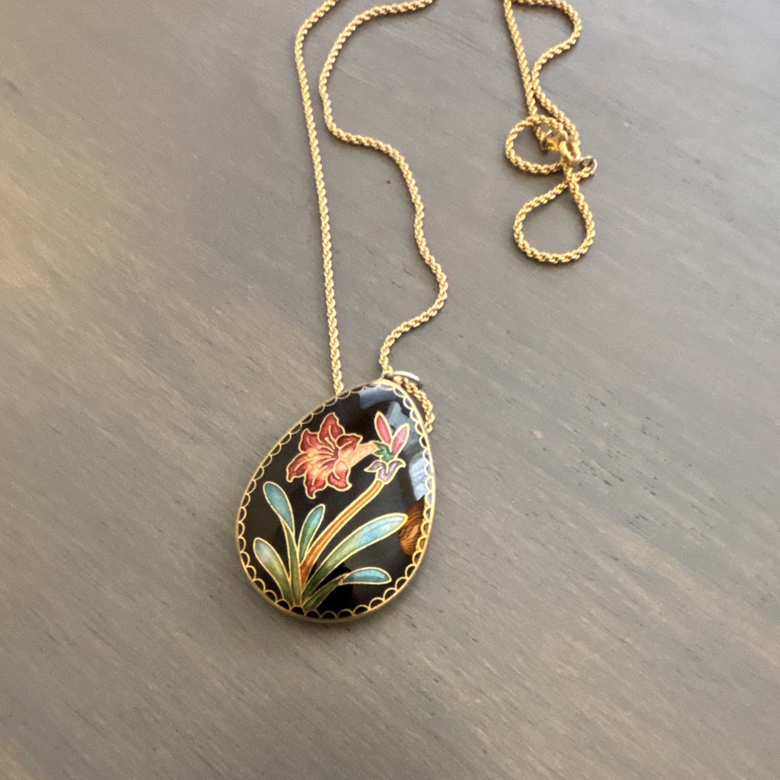 Gold Tone Enamel Bird Floral Teardrop Locket Pendant Rope Chain Necklace