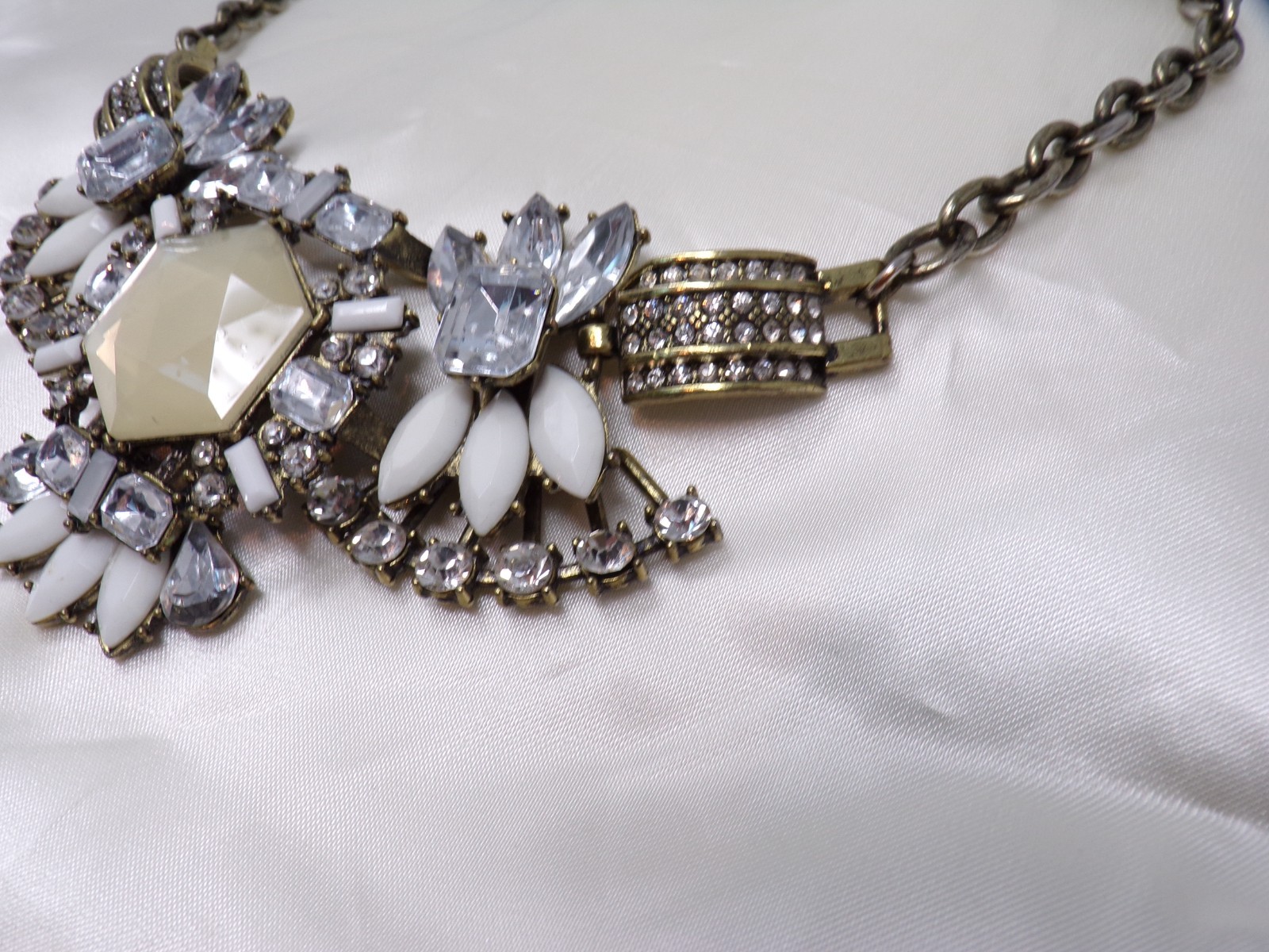 Vtg rhinestone white cream stones statement necklace Goldette? 60’s deco Fiore?