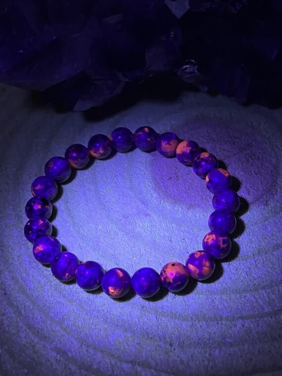 Natural Yooperlite Stone Bracelet UV Reactive Flame Gemstone Stretch Jewelry