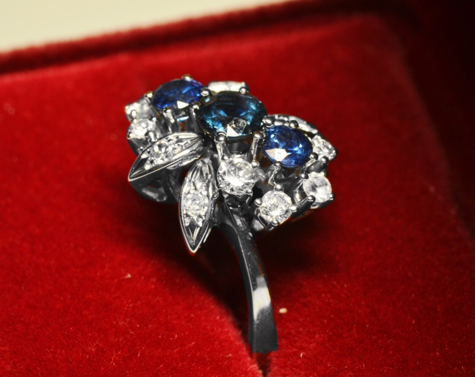 Diamond ring 14kt gold sapphire brilliant 585 White gold estimate: 1500 euros