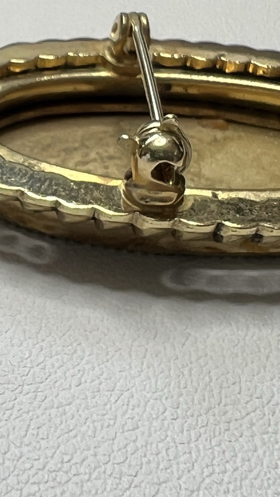 Vintage Oval Floral 12K Gold Filled Brooch Pin Signed Catamore. 1 3/4 in