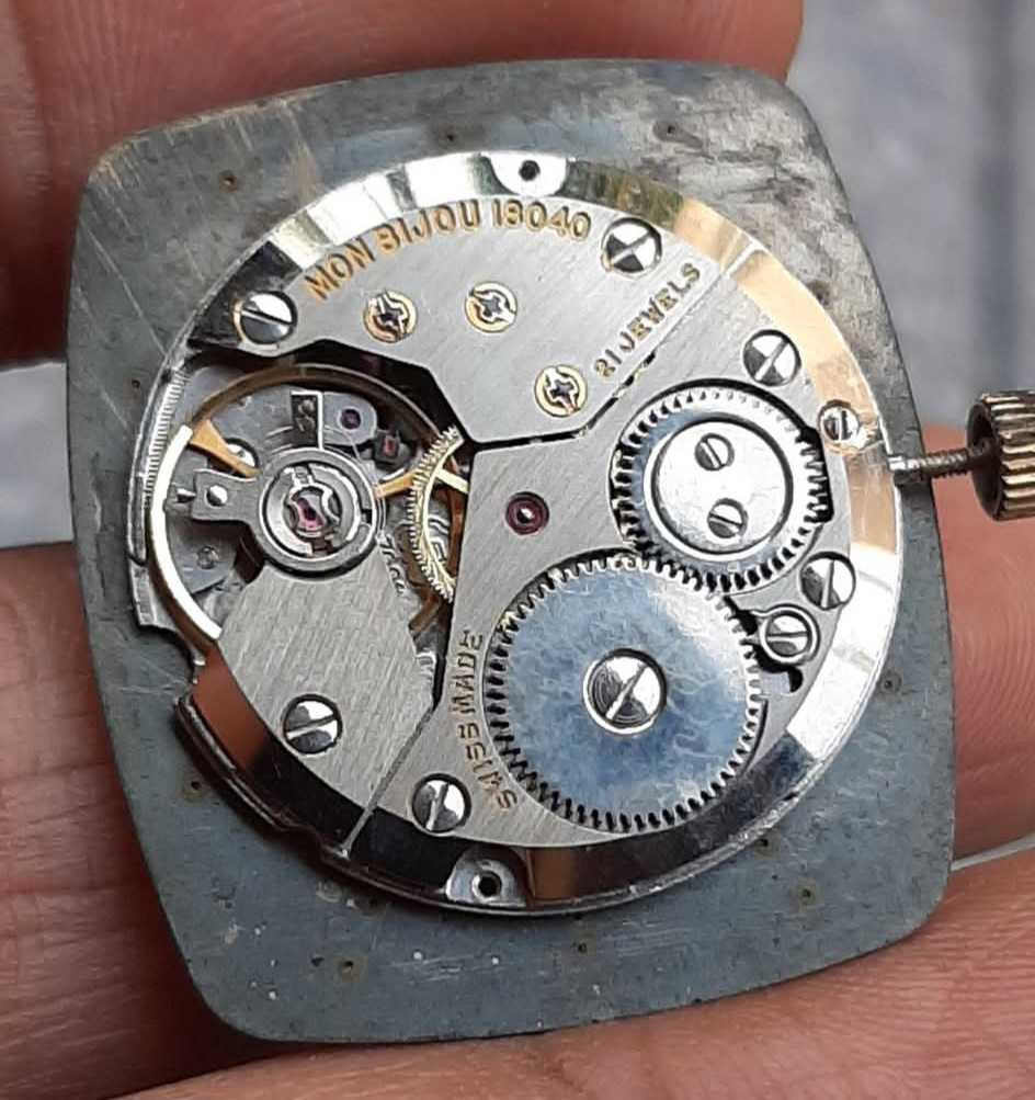 Peseux 7001 , ETA 7001 7001-17 parts movement For part or repair.