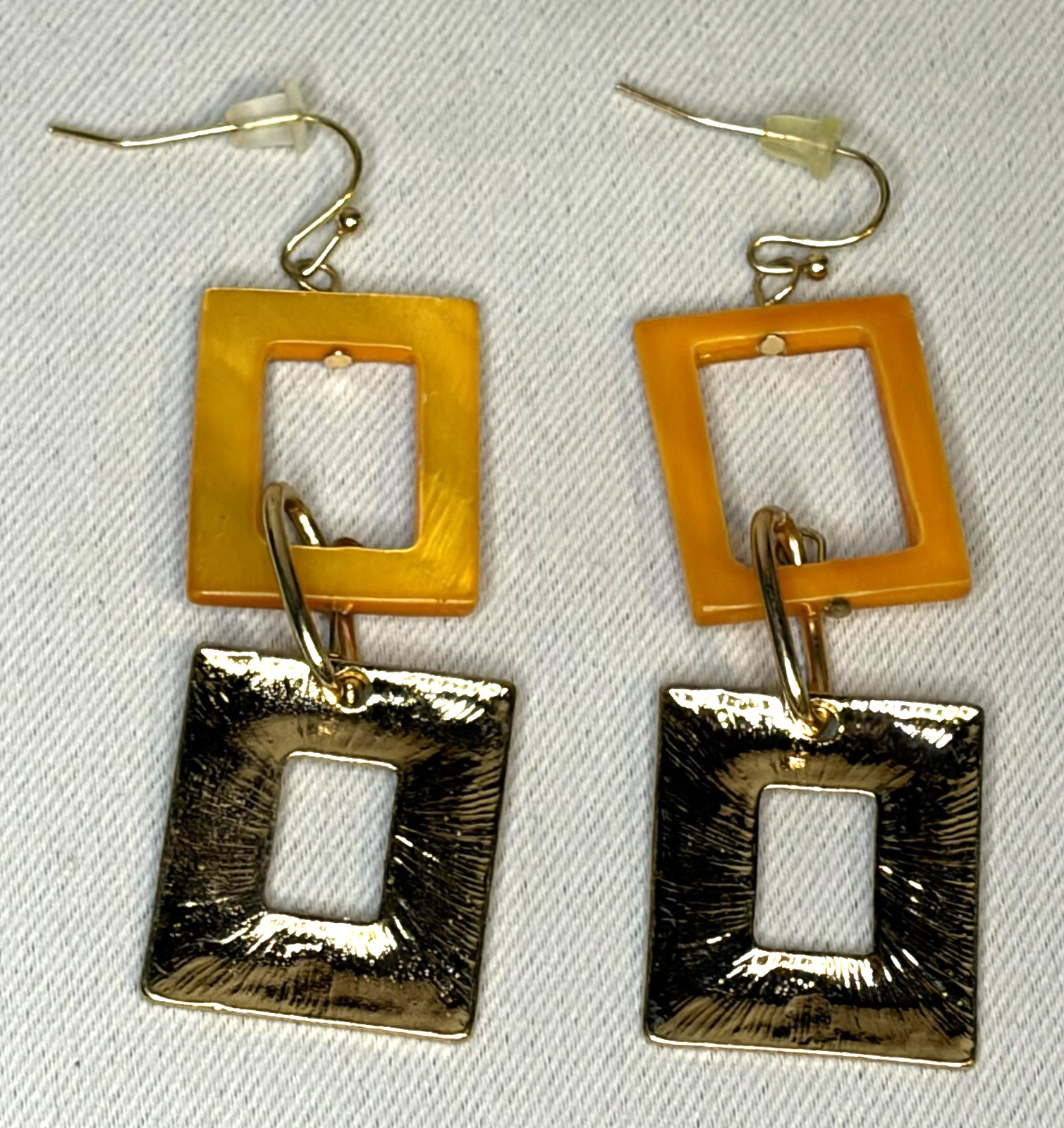 Vintage Retro Mustard Yellow Lucite & Hammered Gold Tone Square Dangle Earrings