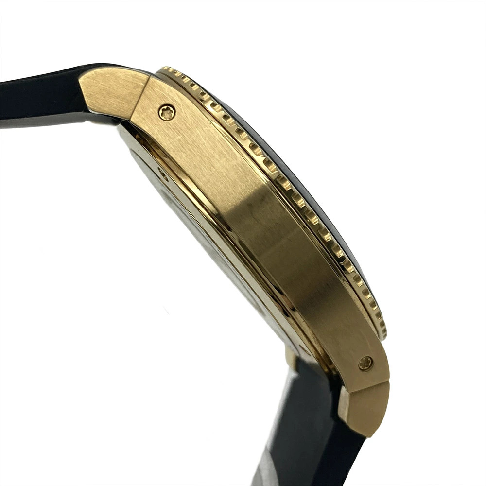 Used GUCCI YA136219 dive snake Wrist watch Men Quartz Gold