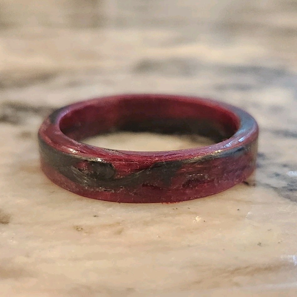 Handcrafted with kevlar(red) and carbon (black)ring.
