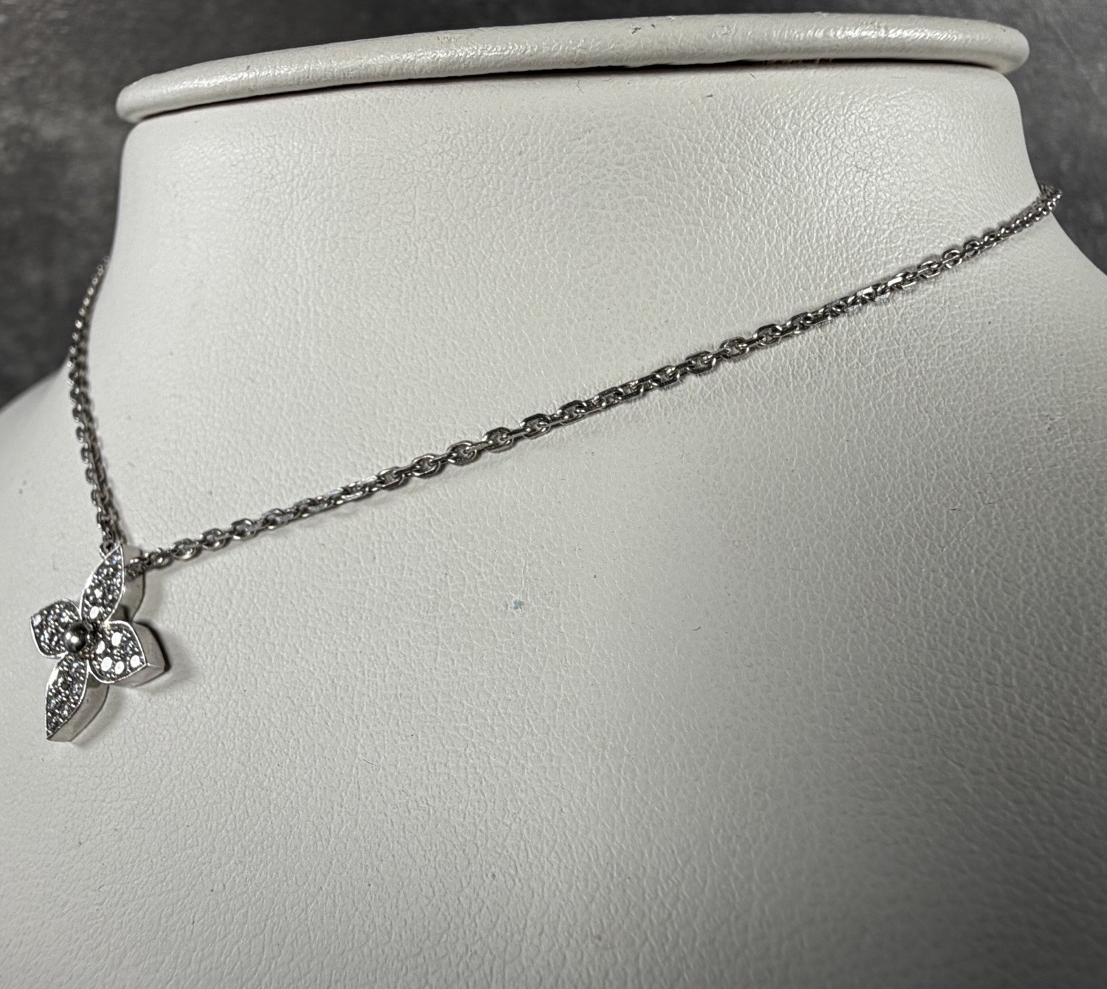 Louis Vuitton Star Blossom Diamond Necklace/ Pendant 750 ~ 17” ~ 5.0 Gr No Clasp