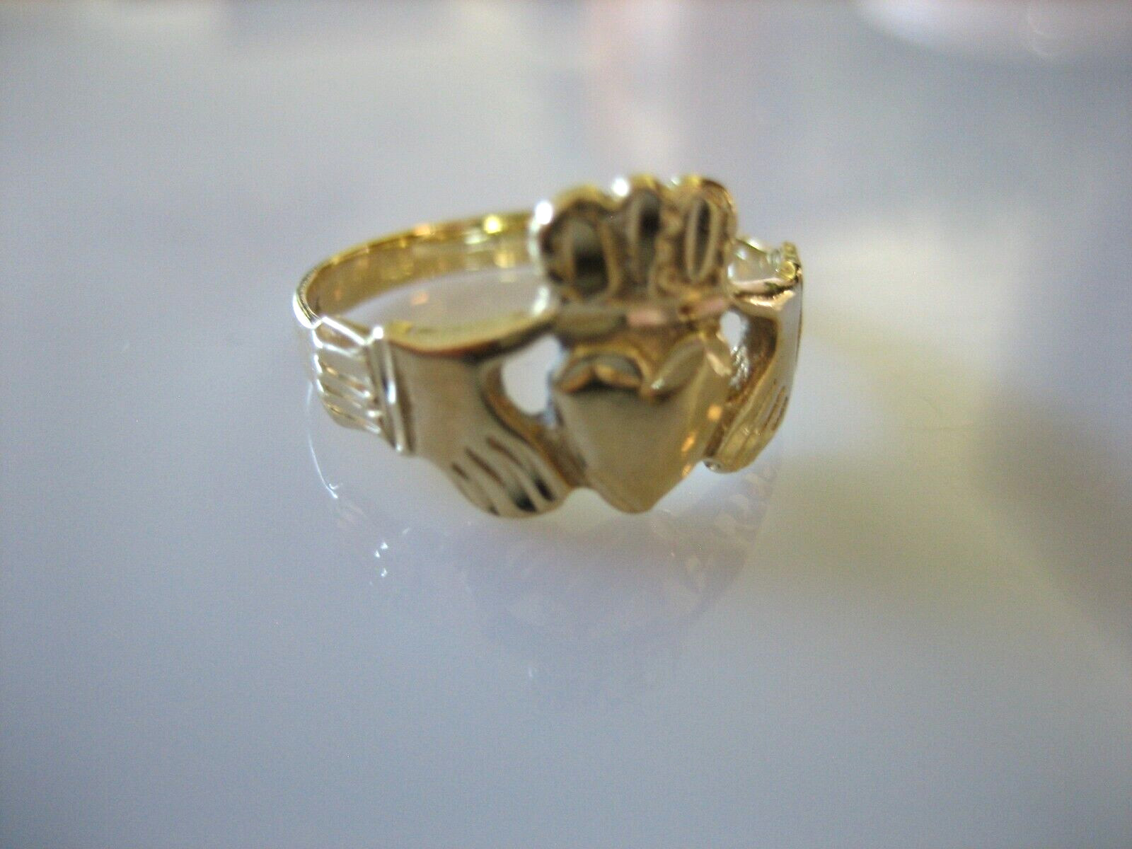 14K YELLOW GOLD HEART HANDS CROWN CLADAUGH RING 2.4 GRAMS SIZE 6