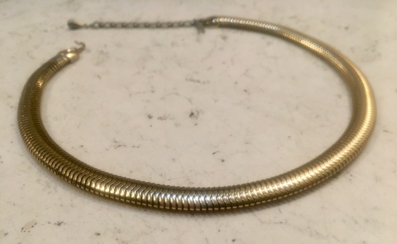 Beautiful 14″ Vintage Signed MONET Flexible Chain NECKLACE with Hook Clasp