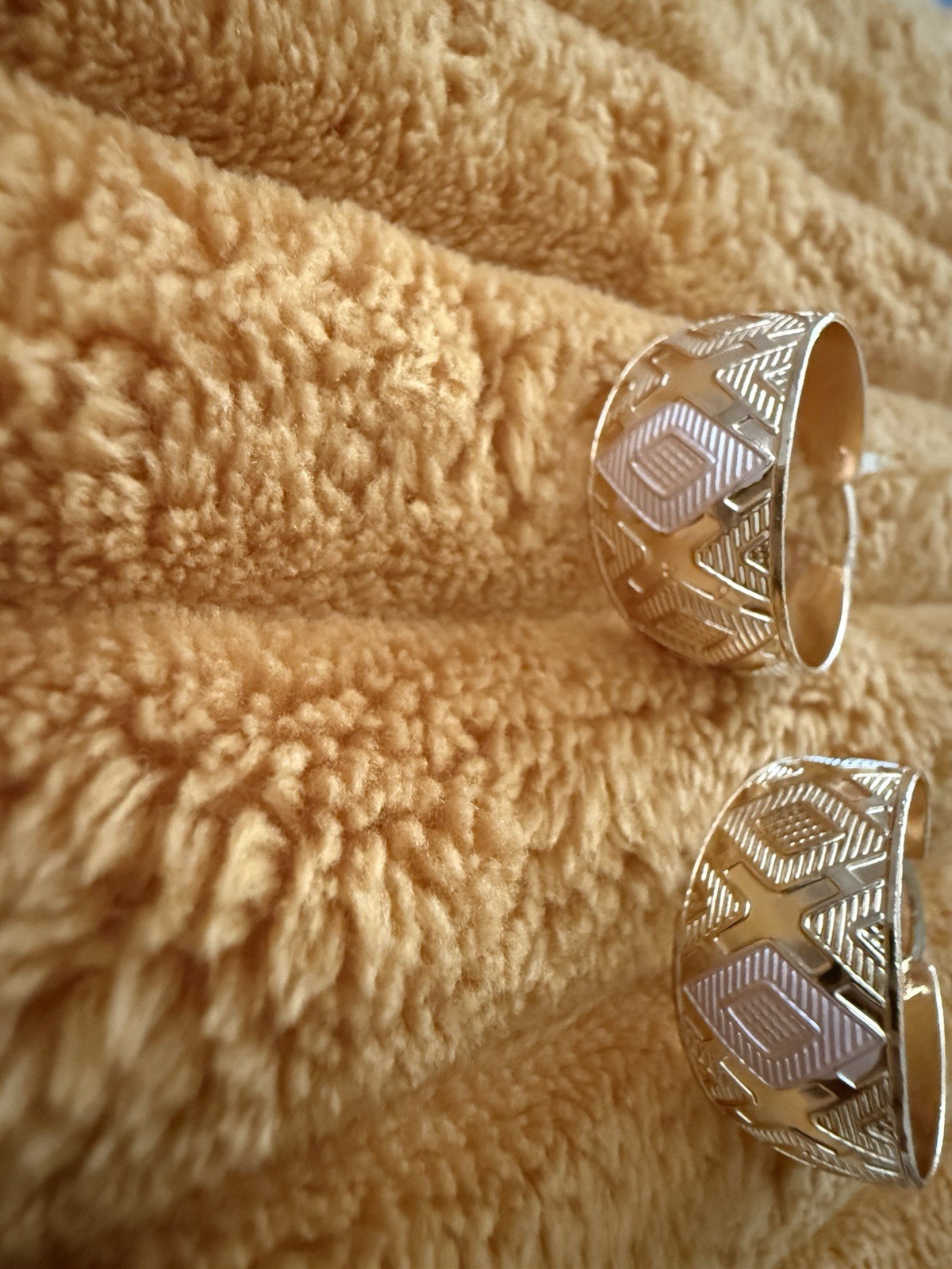 Silver Tone Engraved Geometric Pattern Hoop Earrings Hinged Metal No Stone
