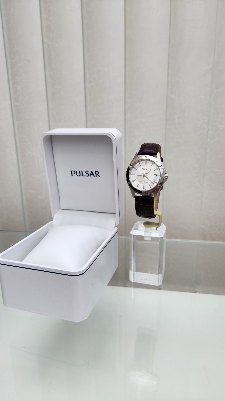 Pulsar mens watch Date , Easy To Read, Brown Leather, WR 50m. (A4)